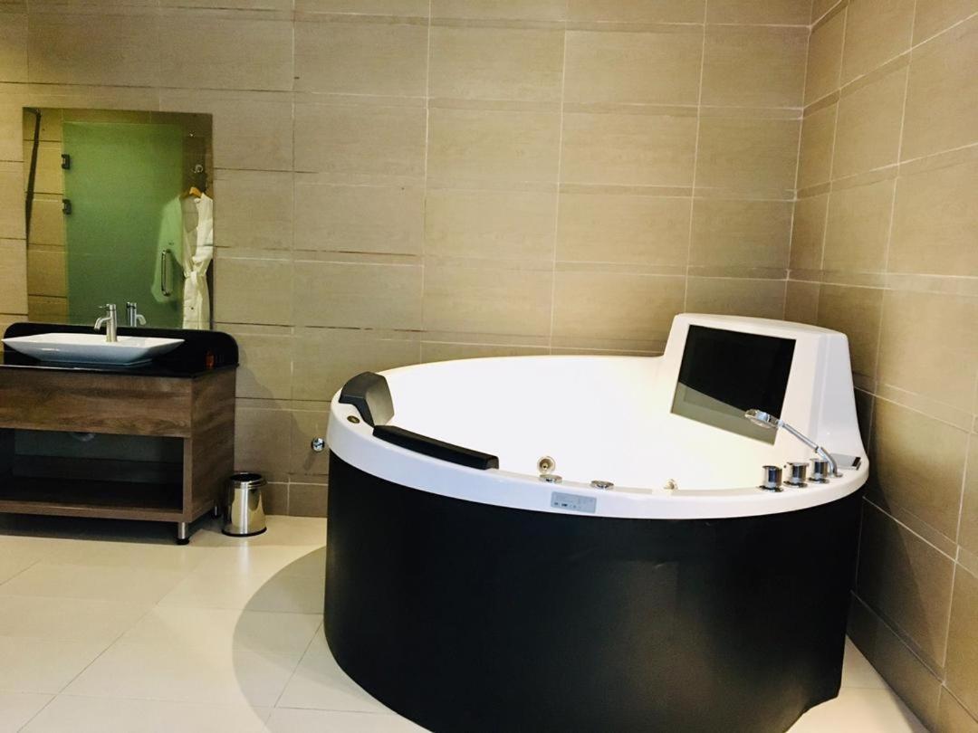 Summerset Continental Hotel Maitama By T E L E Hospitality อาบูจา ภายนอก รูปภาพ