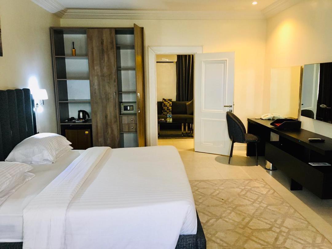 Summerset Continental Hotel Maitama By T E L E Hospitality อาบูจา ภายนอก รูปภาพ