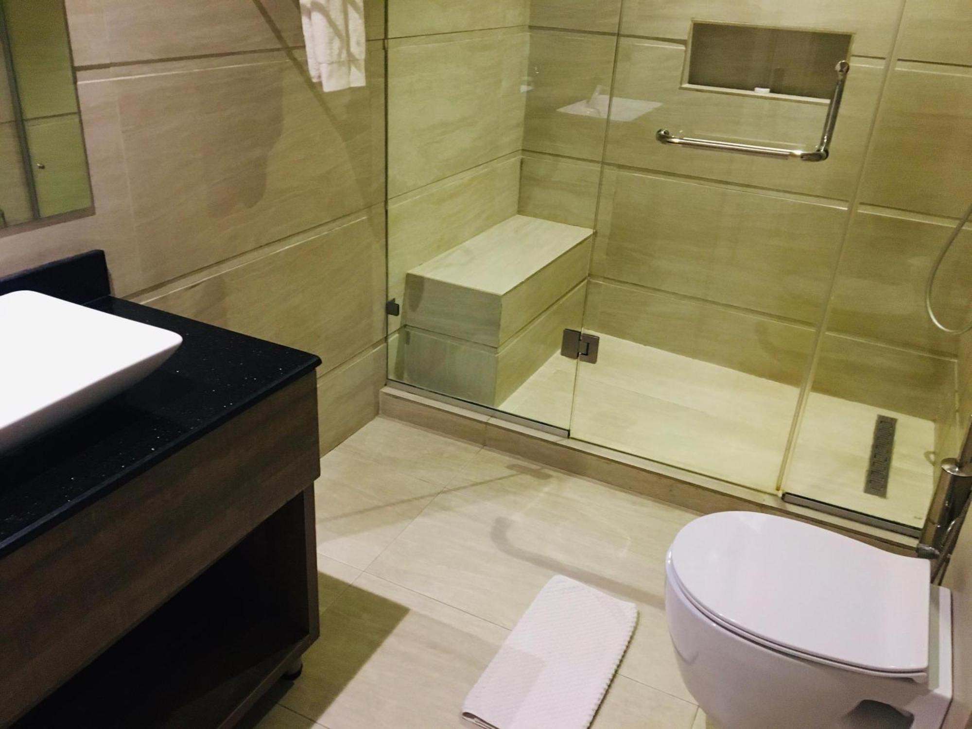 Summerset Continental Hotel Maitama By T E L E Hospitality อาบูจา ภายนอก รูปภาพ