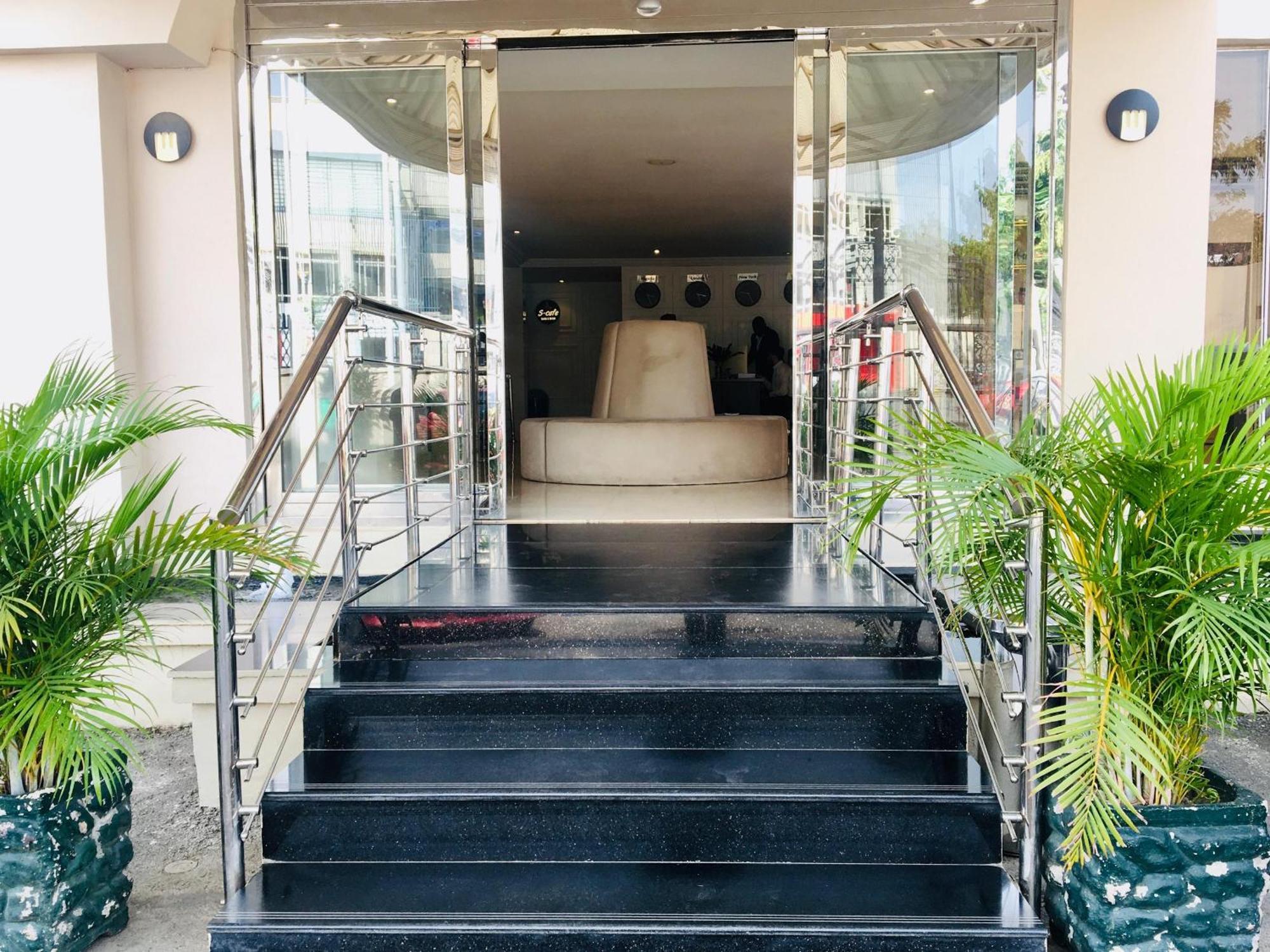 Summerset Continental Hotel Maitama By T E L E Hospitality อาบูจา ภายนอก รูปภาพ