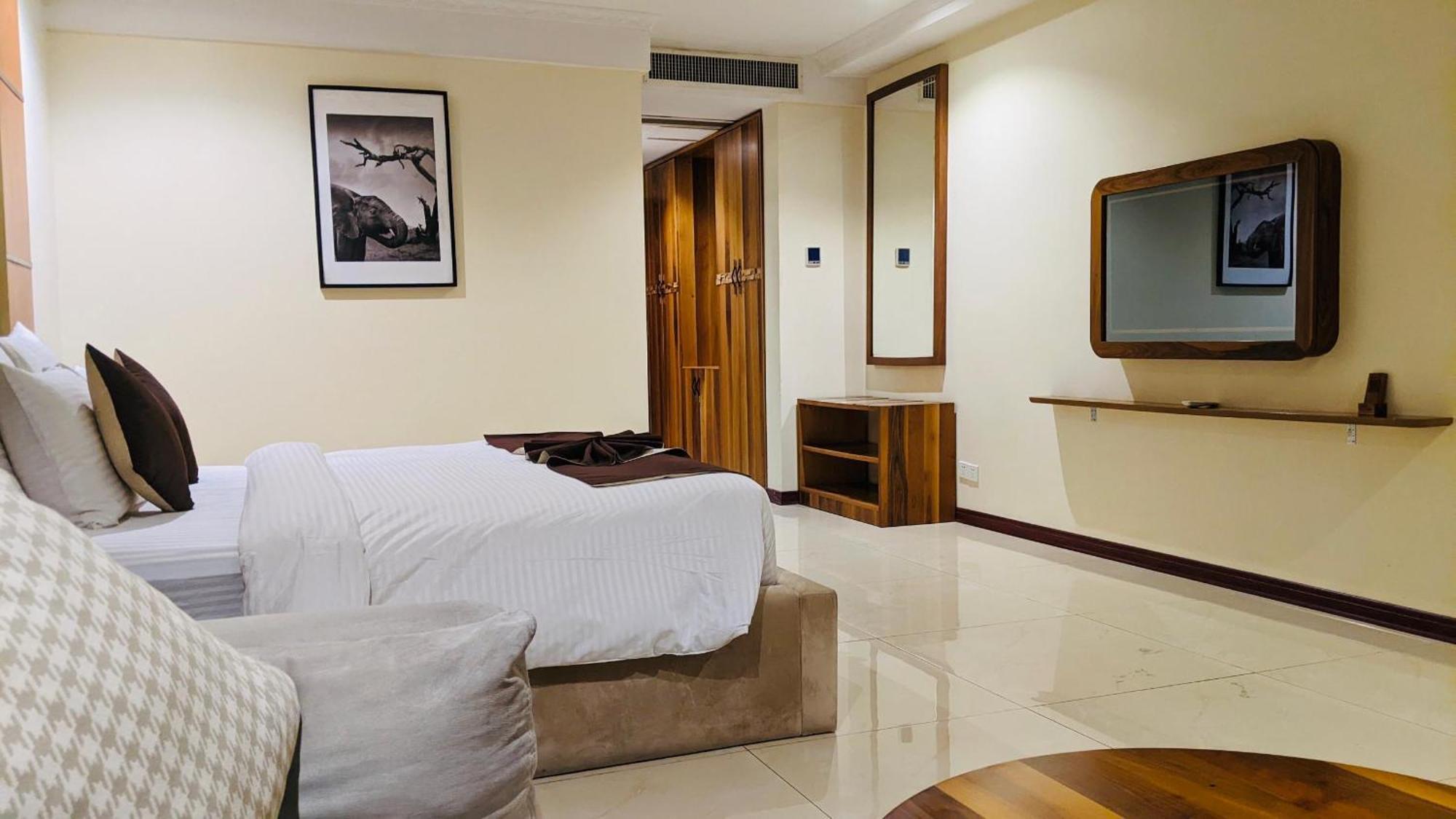 Summerset Continental Hotel Maitama By T E L E Hospitality อาบูจา ภายนอก รูปภาพ